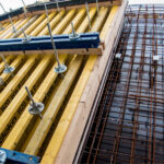 Budapest__Csonak_utca_1_-_4_ives_latszobeton_fal 1