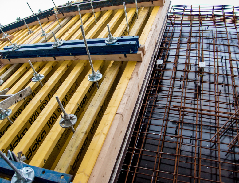 Budapest__Csonak_utca_1_-_4_ives_latszobeton_fal 1